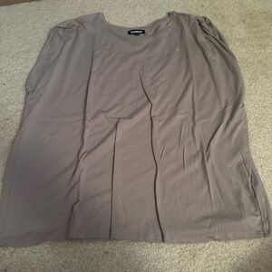 Sleeveless beige express shirt